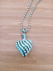 Urna Colgante Corazón Plateado